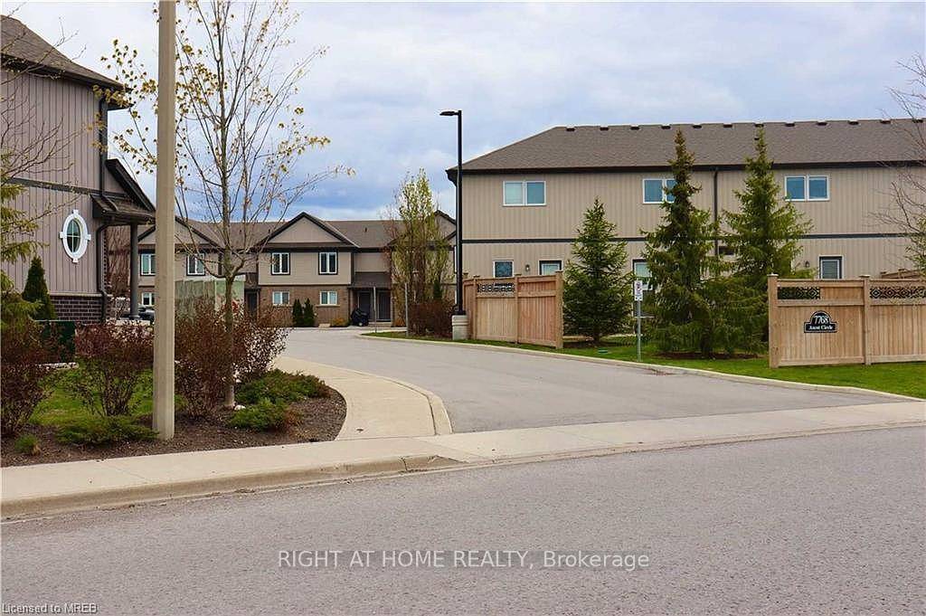 Welcome to this bright and freshly painted 3 bedroom townhouse, just 5 years new and ready to move in !