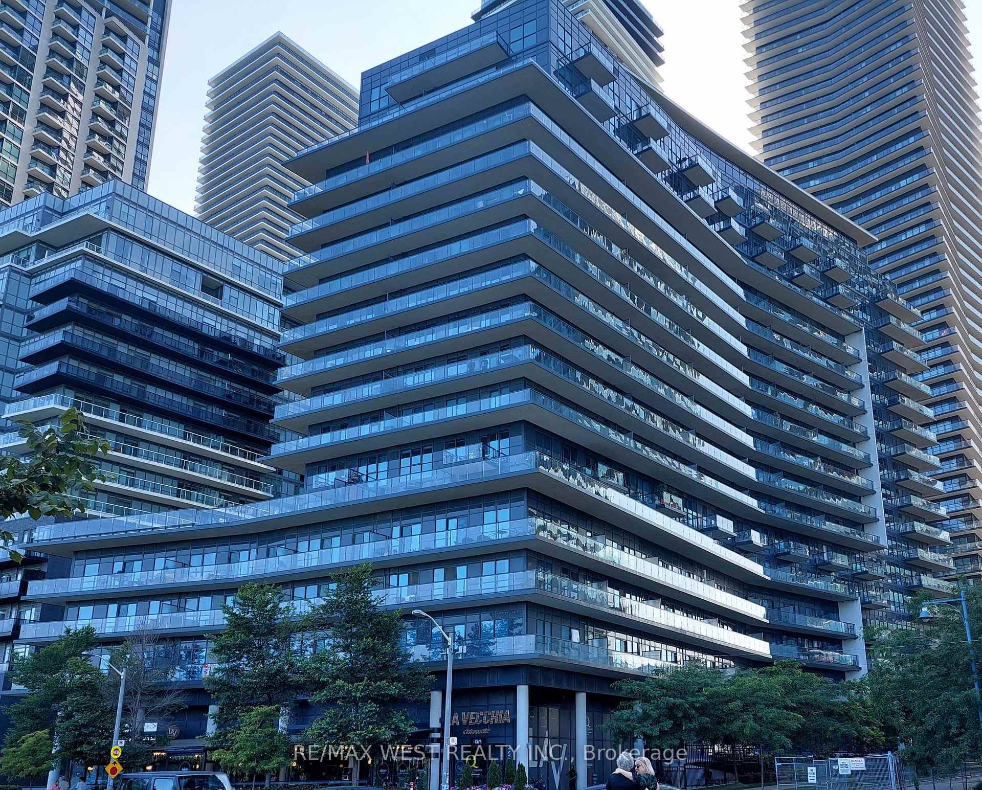 Welcome to this bright and modern 2 bedroom den, 2 bath condo located in the highly desirable Mimico Humber Bay Shores neighborhood.