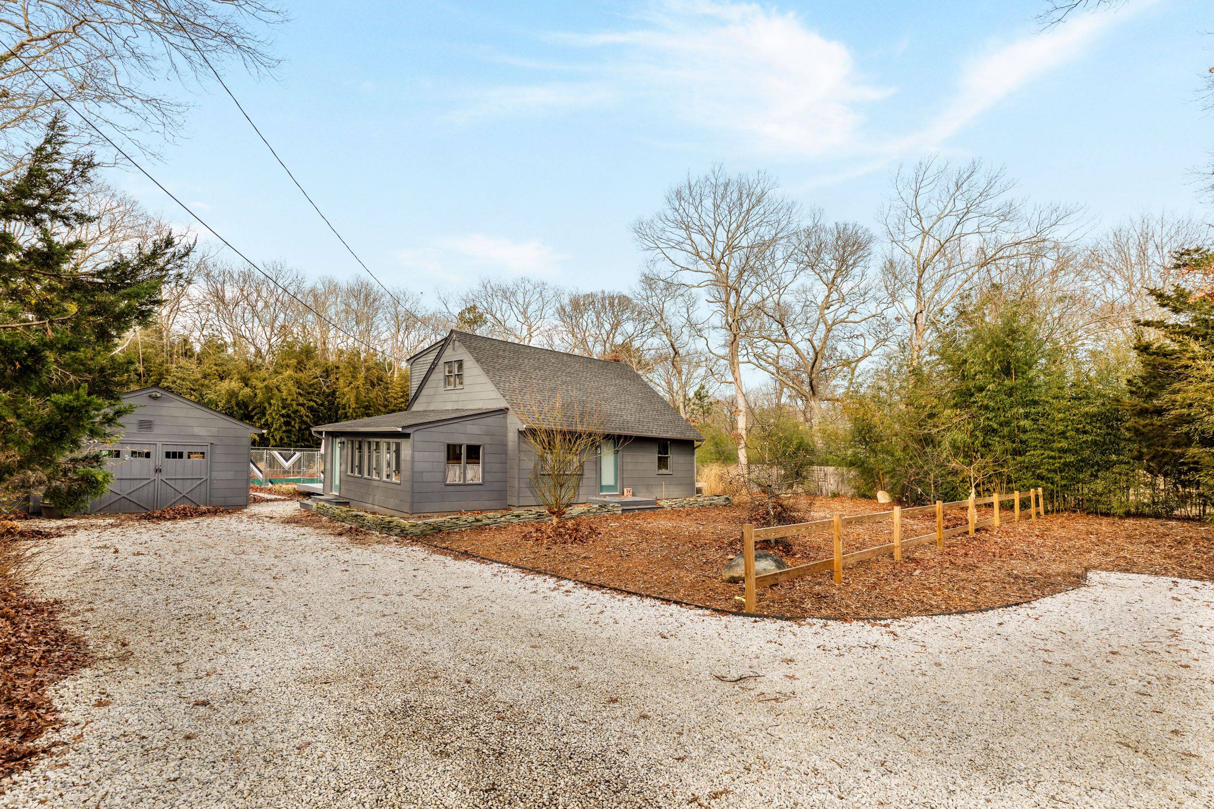 Hampton Bays Upscale Cabin-Style home near the beaches and town