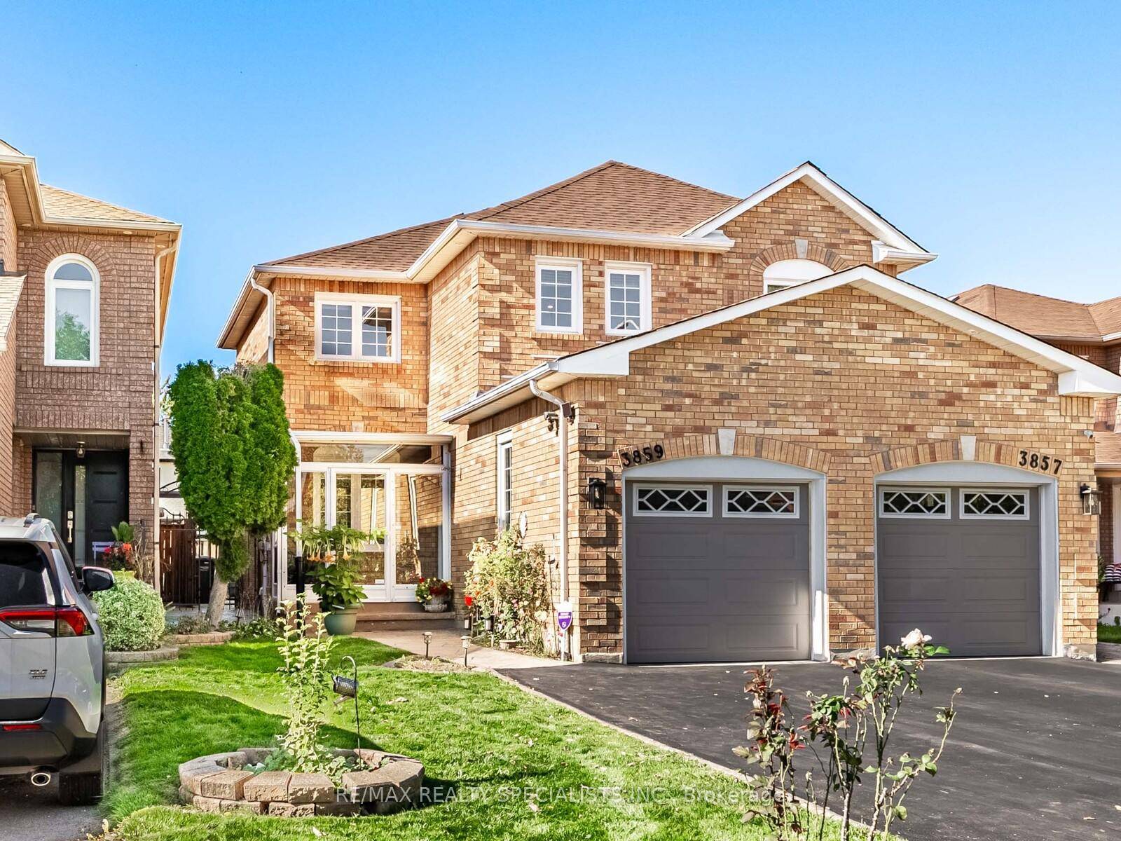 Welcome to 3859 Cedar Hedge Rise in Desirable Lisgar !