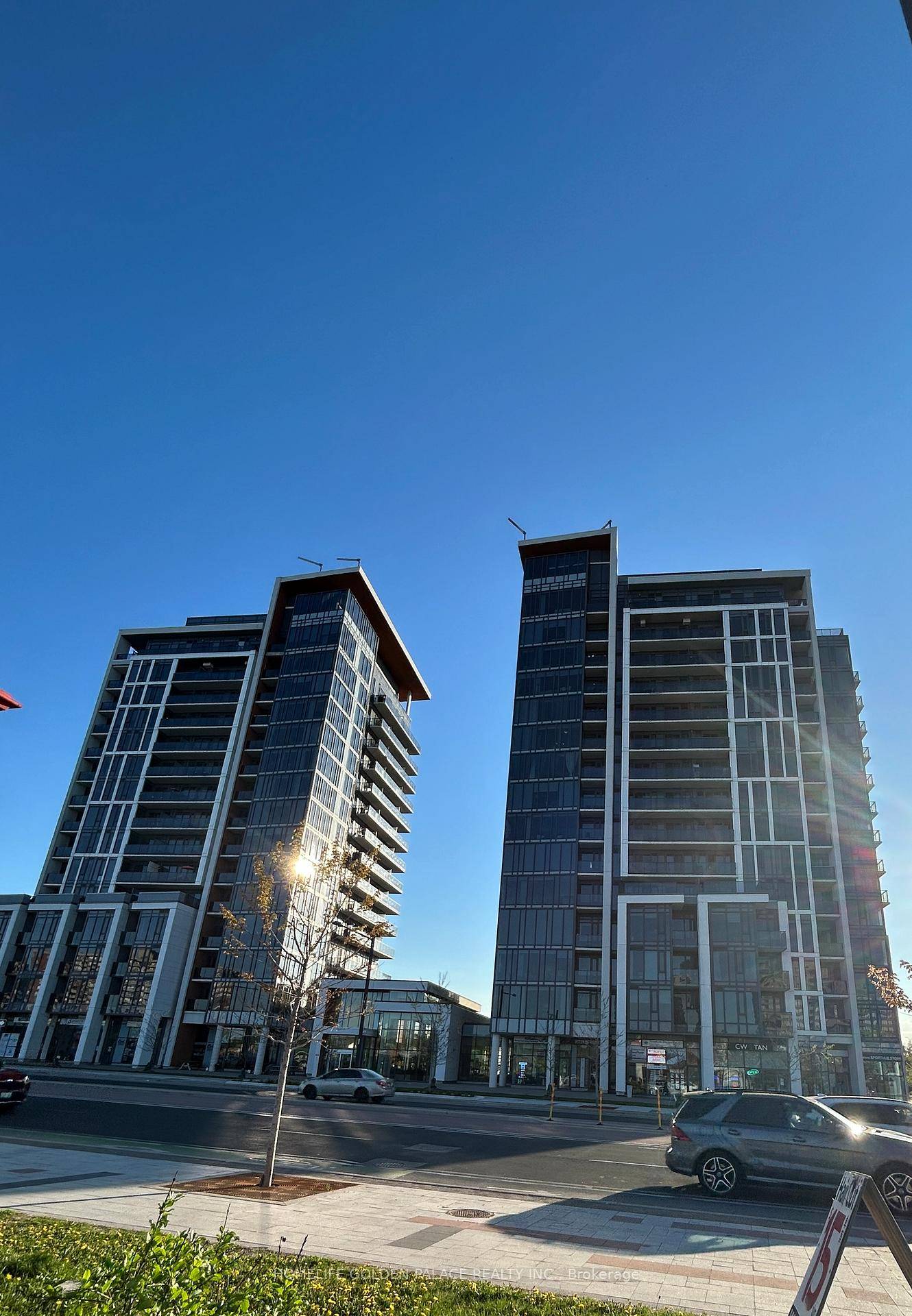 Must See Prime commercial Retail Office Space, Situated at Street Level Yonge St.