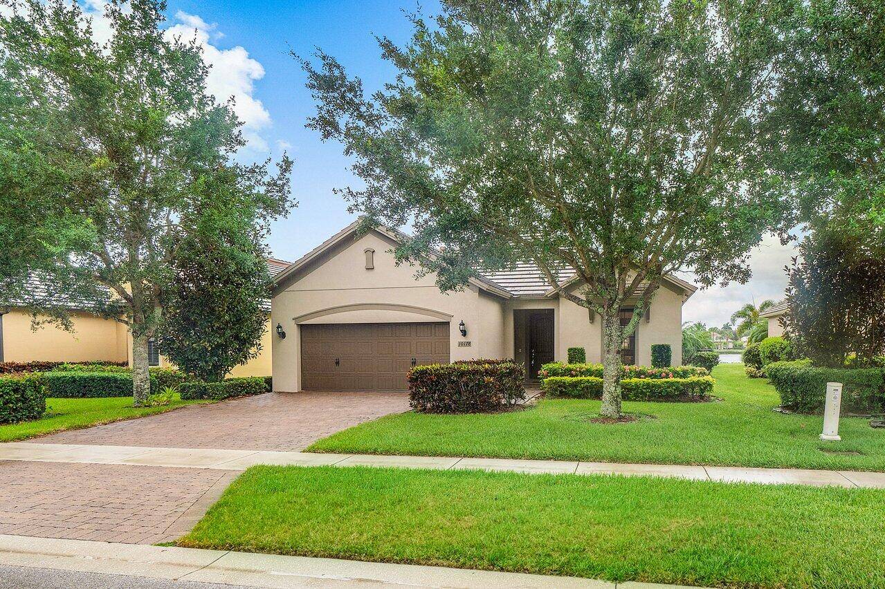 You will not be disappointed with this waterfront property nestled in over 1 4 of an acre, inside the gates of the desirable community of Castellina !