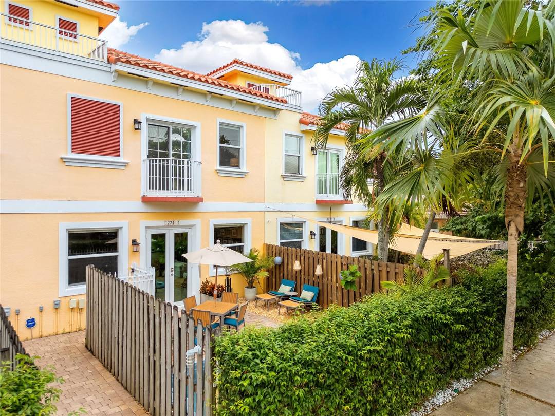 Spacious Two Story Townhouse in East Fort Lauderdale.
