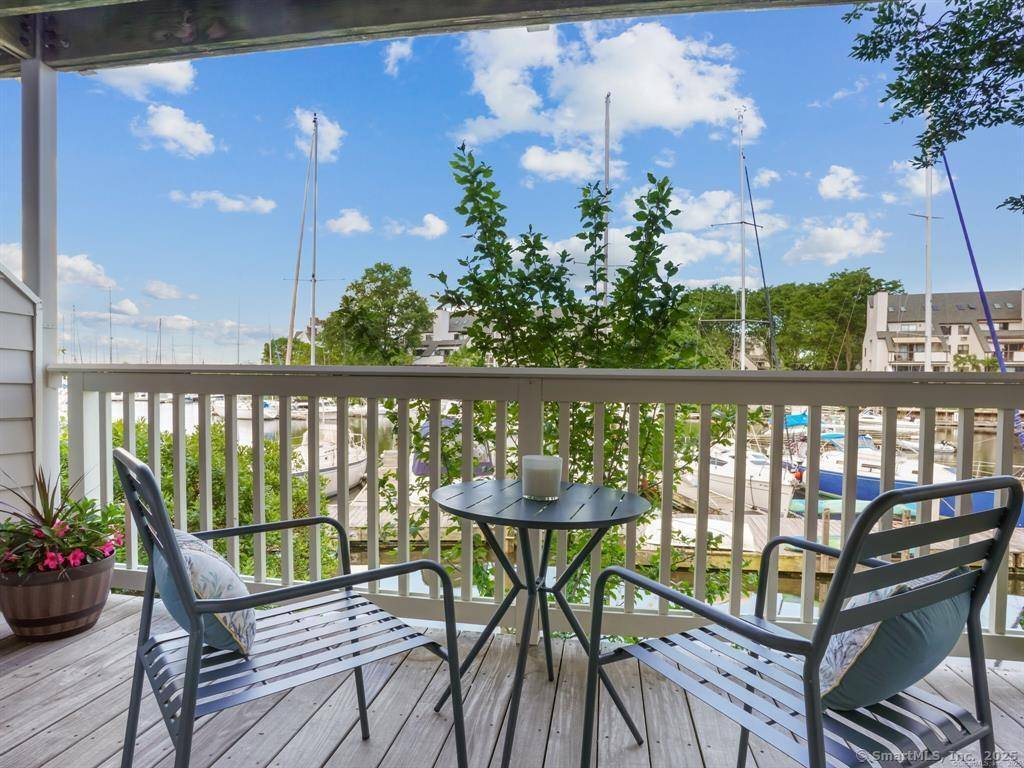 Experience the elegance of waterfront living at Palmer Landing, one of Stamford's most prestigious luxury waterfront communities.