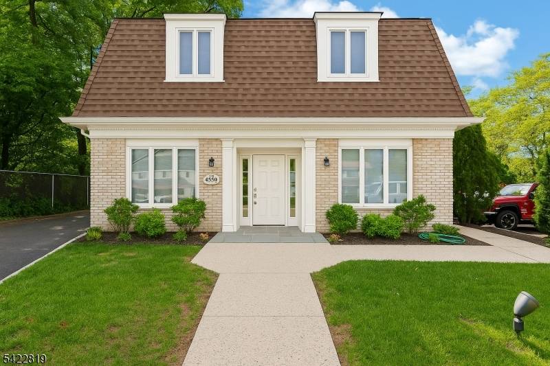 Prime opportunity to acquire a free standing medical and professional building in a highly visible, high traffic location.