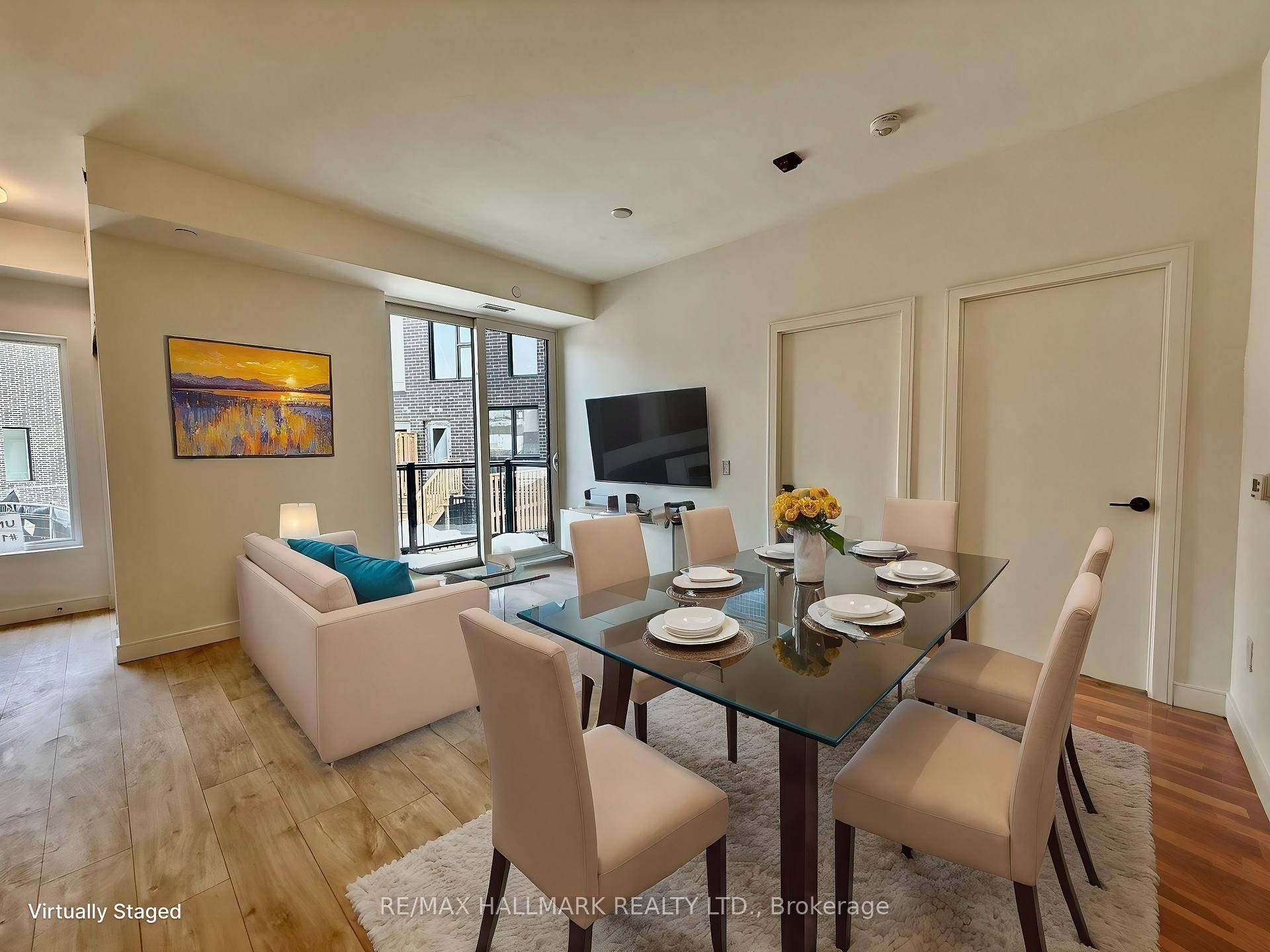 Modern Townhome Living in the Heart of Birch Cliff !