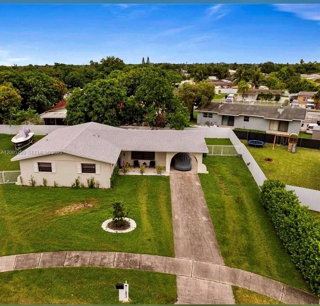 Amazin home Step into this stunning home where every detail has been thoughtfully updated.