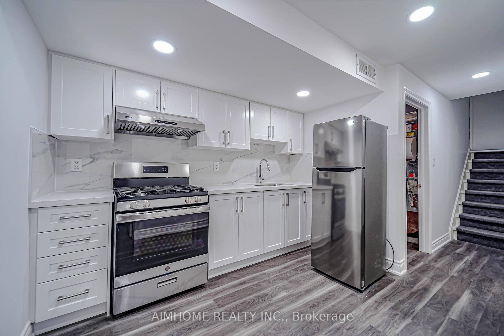 Mavis and Dundas 2 bedrooms Basement apartment for lease.