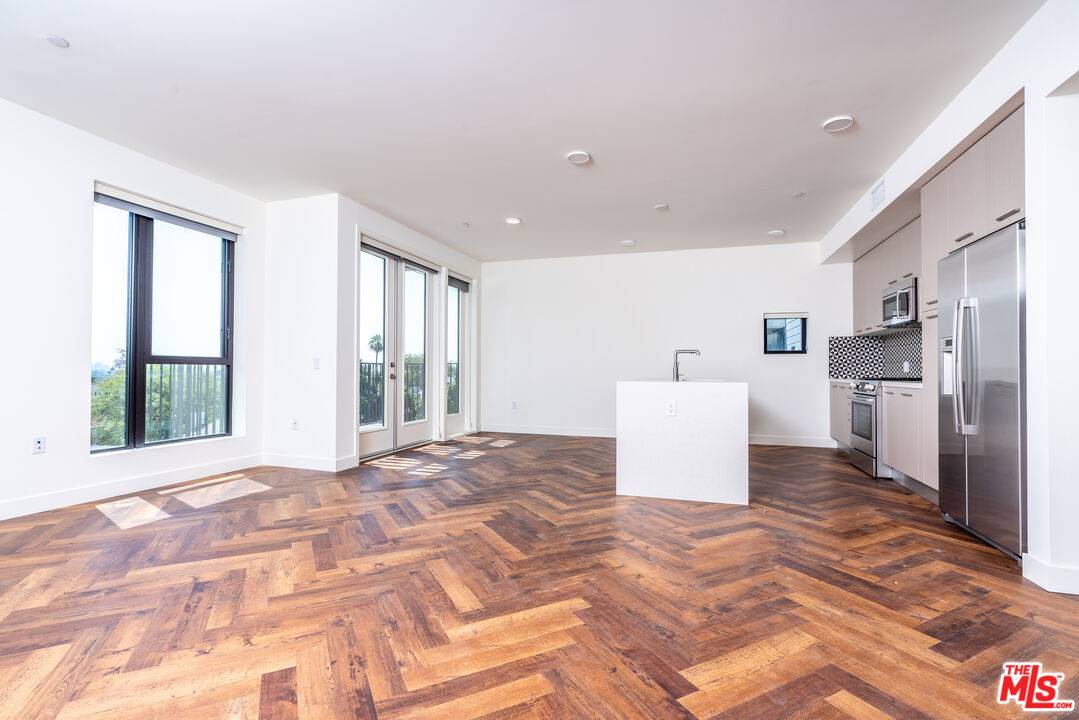 1250 N Fairfax Ave 2BR Hollywood Hills East La