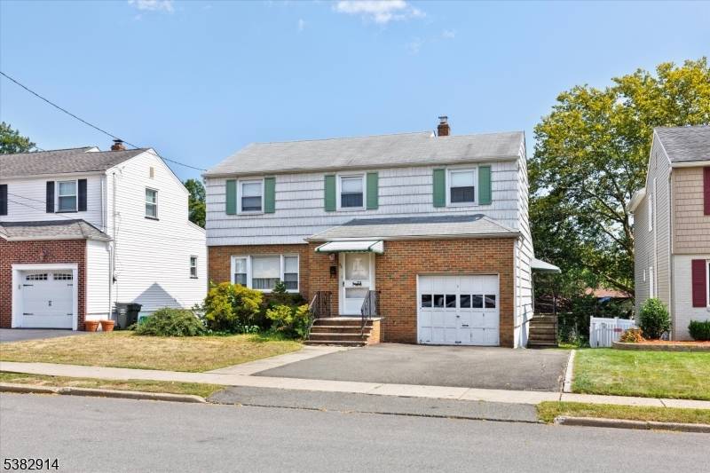 Welcome to this charming 3 bedroom, 1.