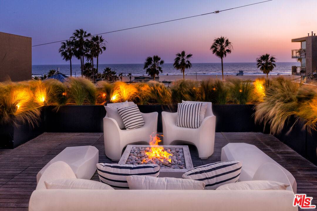 17  N VENICE BLVD Marina Del Rey LA