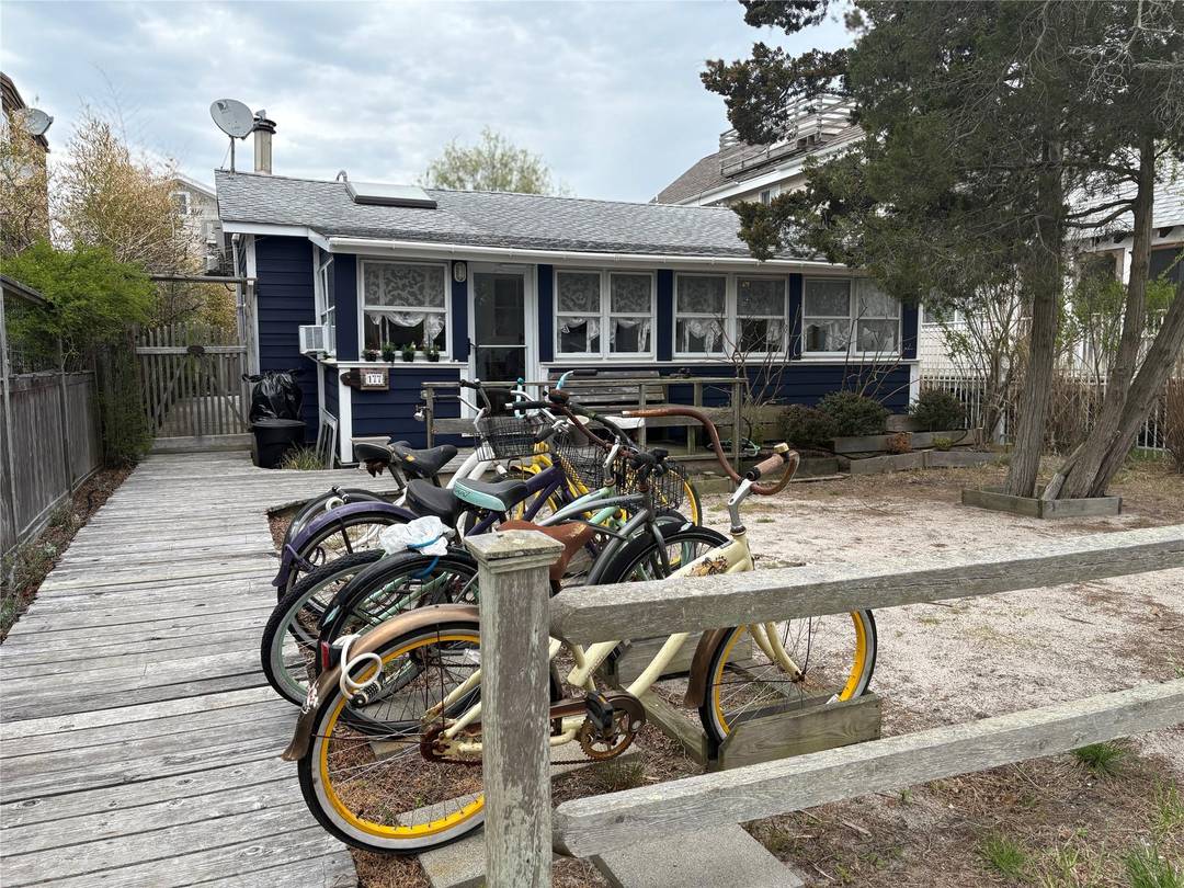 This Home is Available To Rent Weekly For 4, 500 NOT a month.