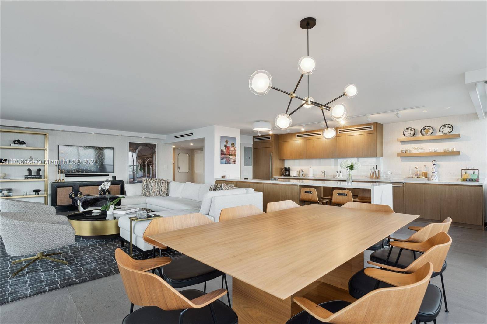 This bright 2 beds and 2.