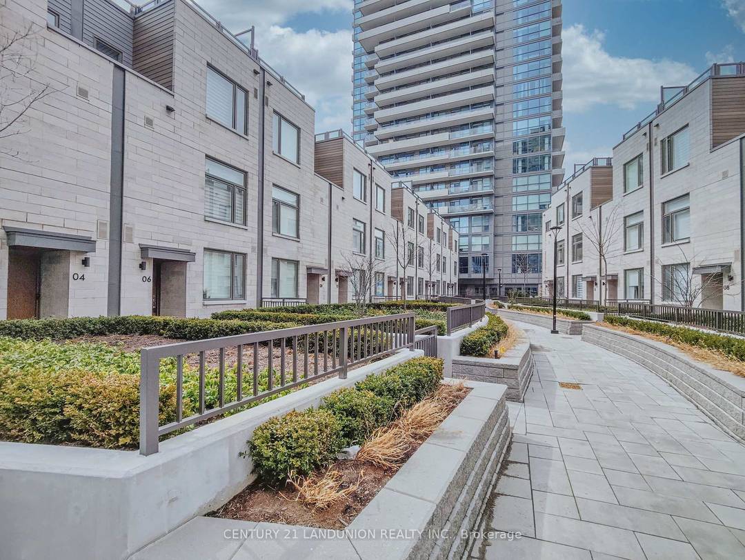 Executive Style 3 Br 3 Bath Townhouse In Yorkville Annex Area.