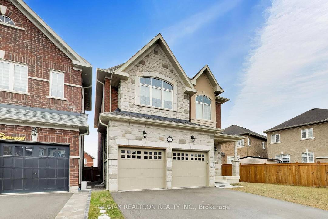 Beautifully upgraded detached home in prime Georgetown !
