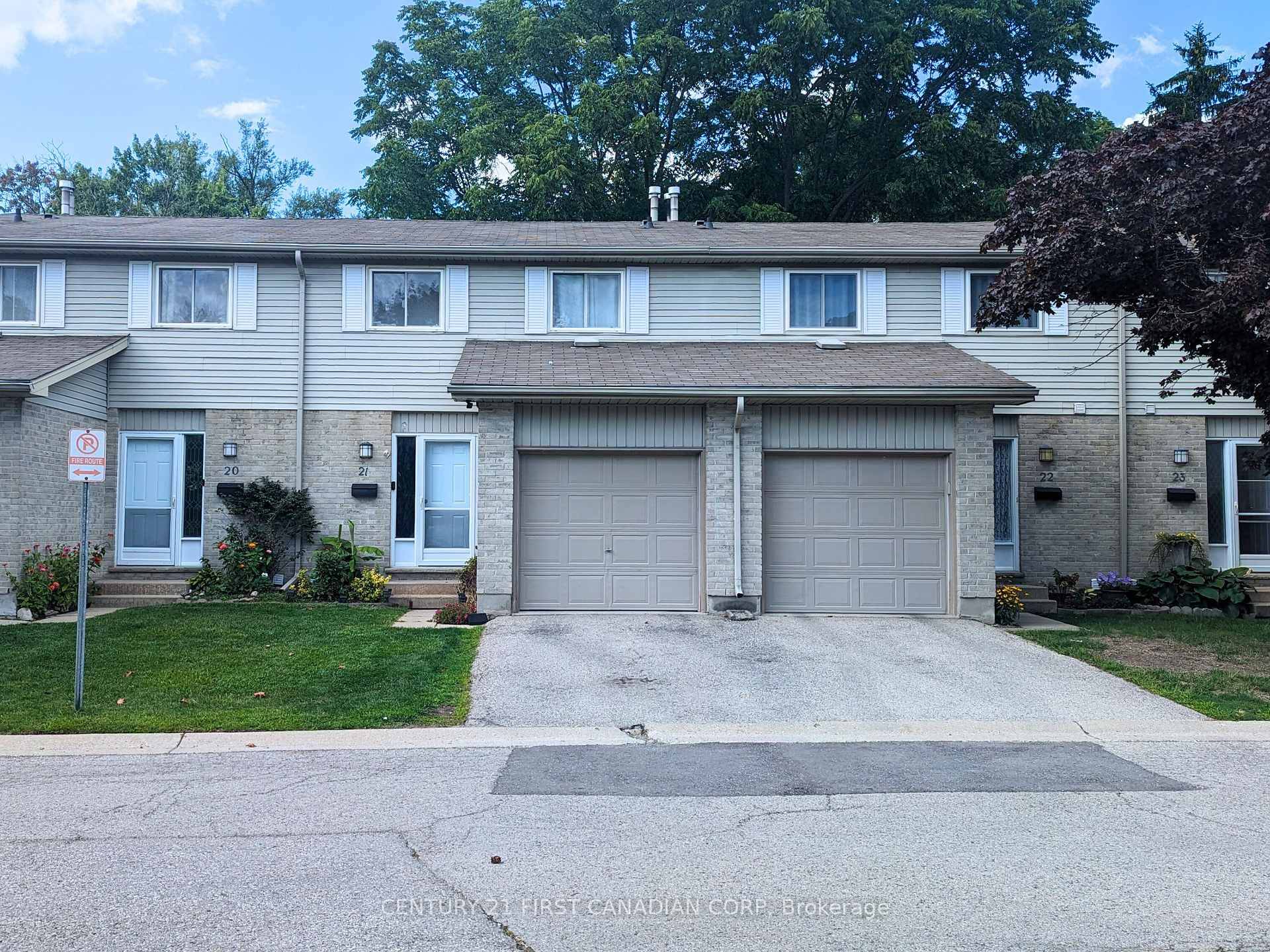 This charming Three bedroom townhouse offers a walkout basement and an exclusive private patio backing onto Highland Country Club.