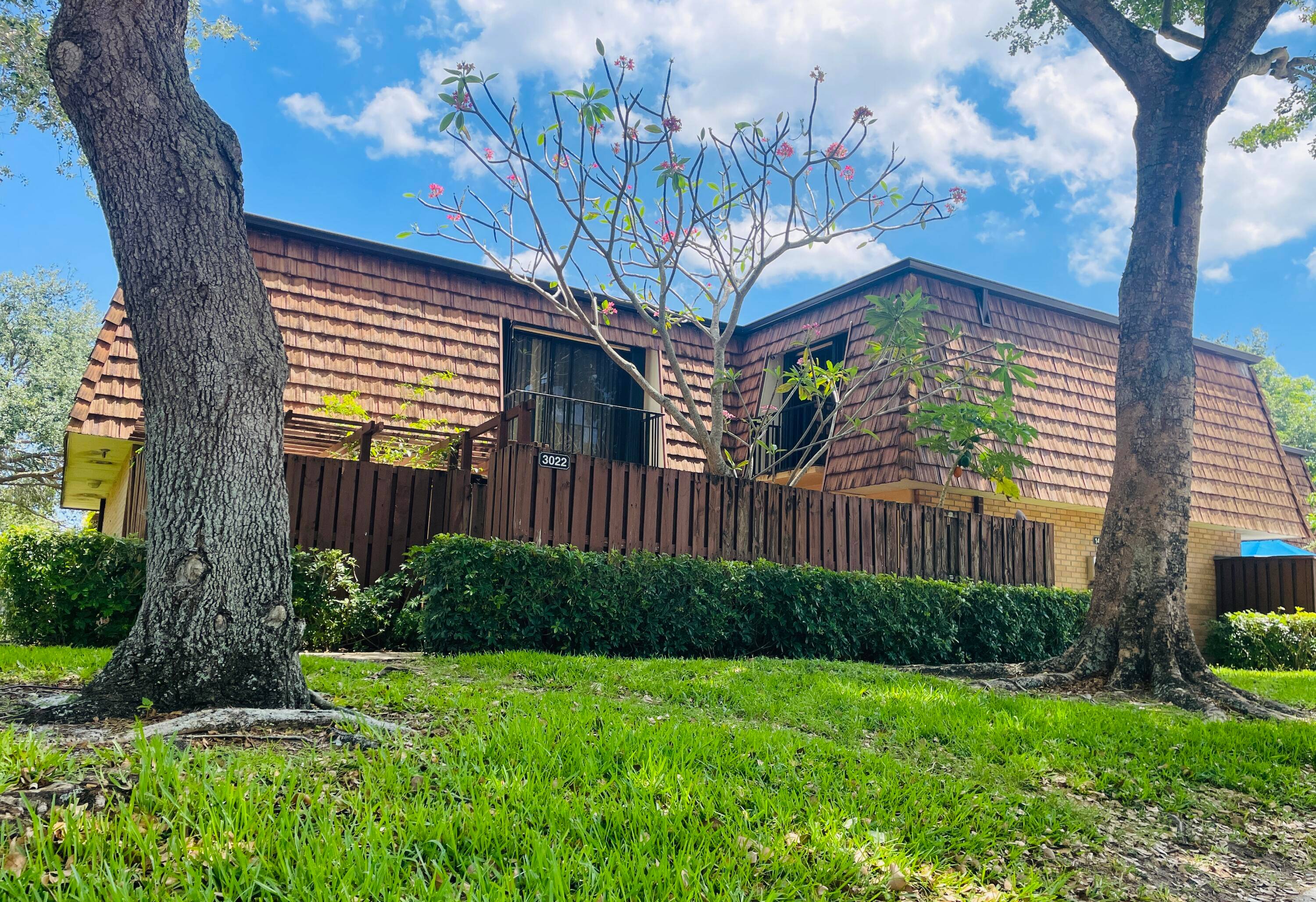 Spacious and charming 3 3 townhouse nestled in the serene friendly community of Sherwood Lakes known for its scenic, natural beauty.