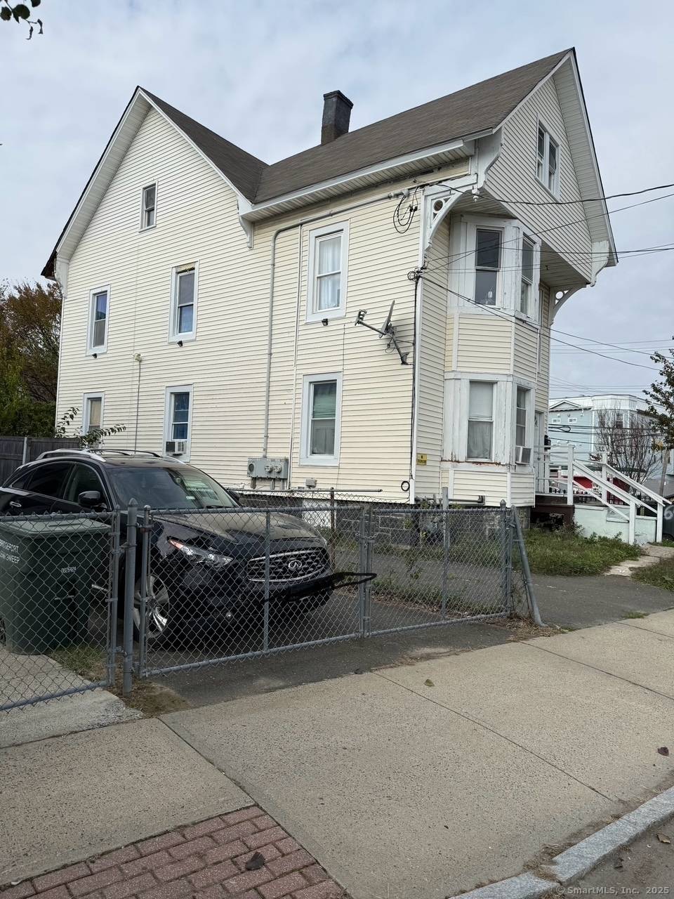 Fantastic Investment or Owner Occupant Opportunity !