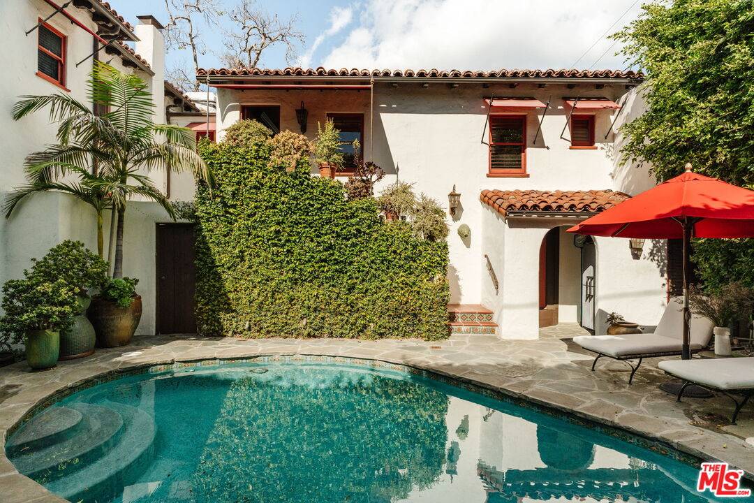 200  S Mansfield Ave 3BR Hancock Park La