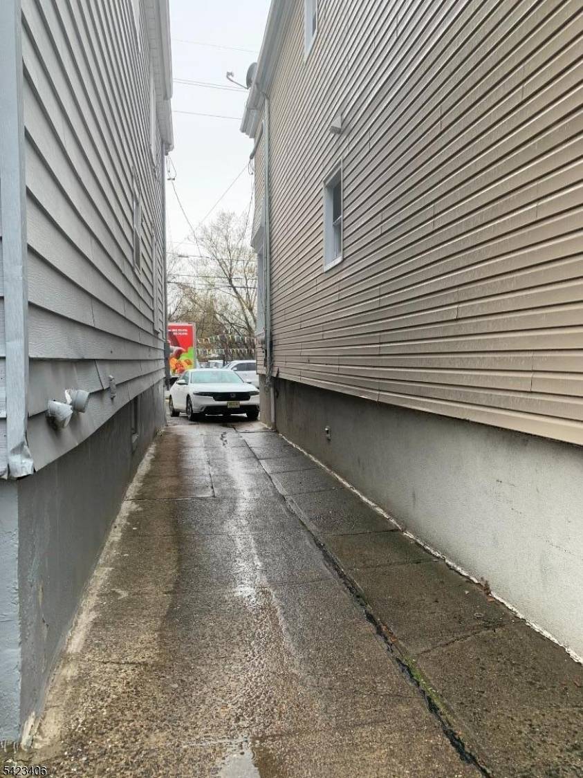 River Dr Garfield City New Jersey Two-Story