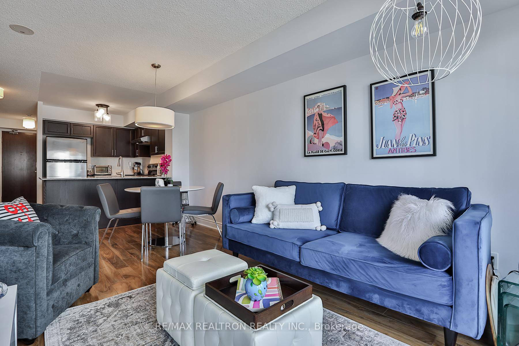 Perfectly positioned in the vibrant Thornhill City Centre, this condo offers a truly walkable location with Promenade Mall, Walmart, T amp ; T grocery.