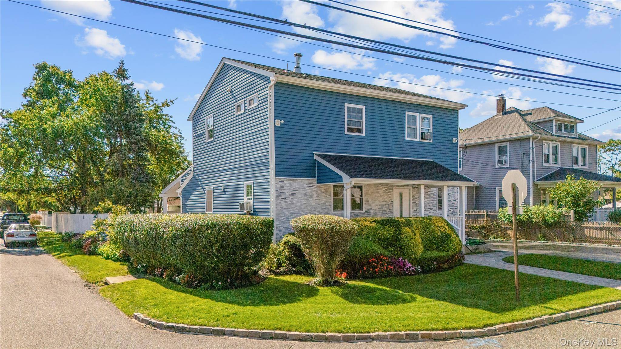 Welcome to this beautiful property in the heart of Huntinton sta 5 bedrooms 3 full bath finish basement with separate entrance if you are looking for space this is the ...