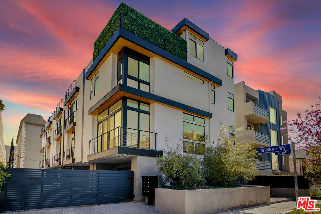 7582  W Skye Way 3.0 Hollywood Hills East LA