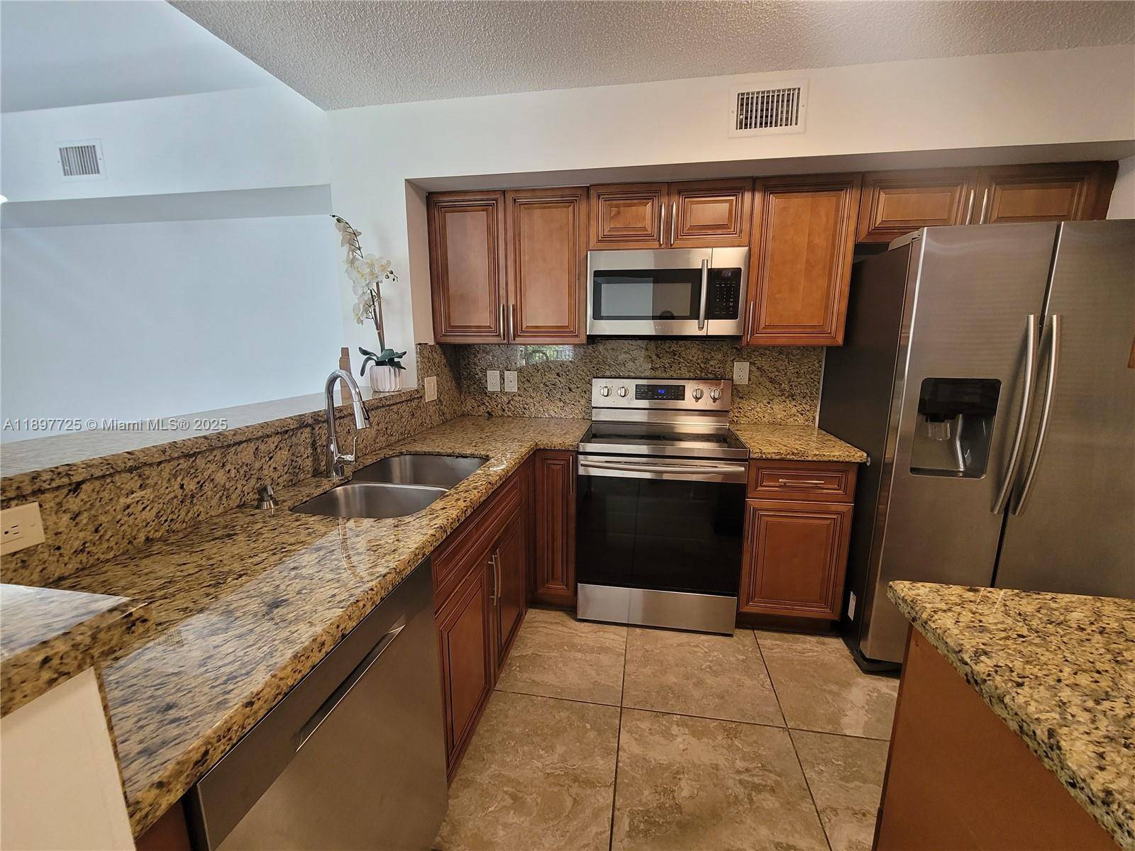 NO RENTAL RESTRICTIONS RENT IMMEDIATELY !