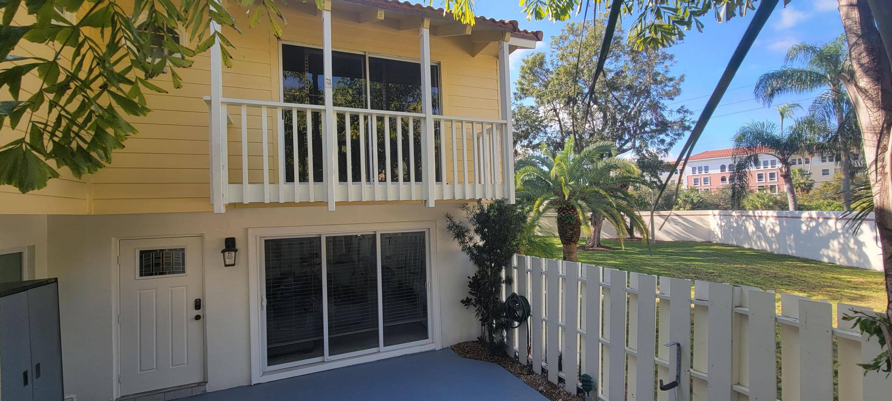 Discover coastal living at its best in this charming townhouse located in Seabrook Place in Jupiter, FL.