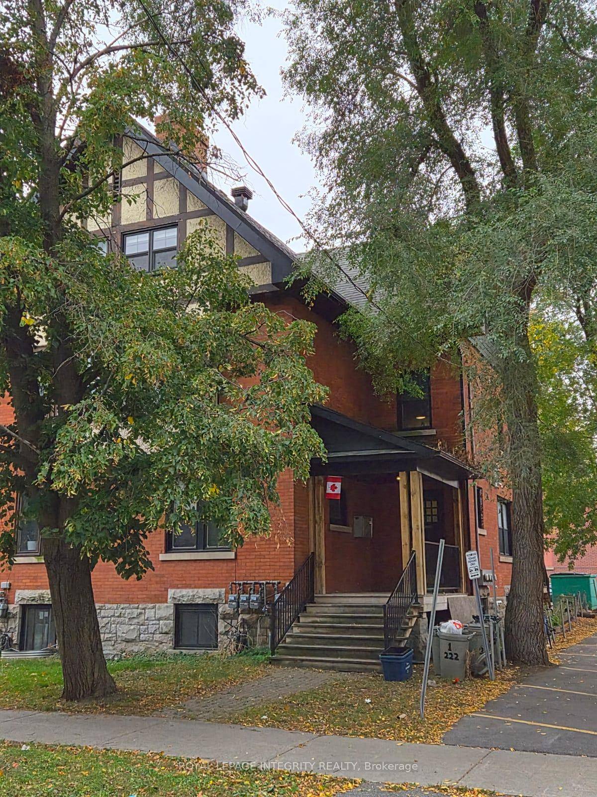 Welcome to this exceptional investment opportunity in the heart of Ottawa Centre !