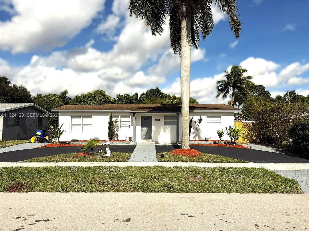 Awesome home ready for a new family centrally located in Lauderdale Lake Florida.
