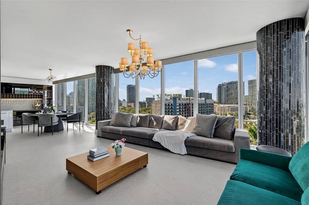 Step into a corner residence wrapped in floor to ceiling glass, where the light shifts throughout the day and the city opens up before you.
