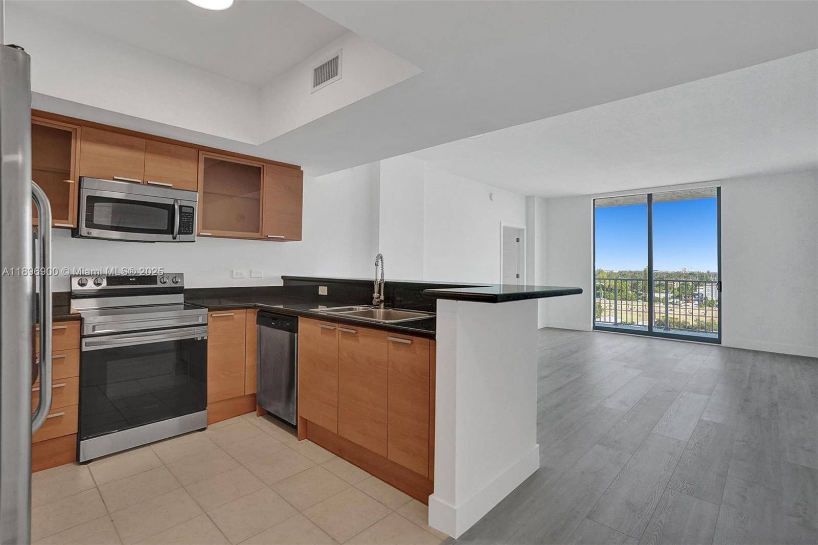 Amazing 2 bedroom, 2 bathroom unit located on the 8th floor of the desirable Hollywood Station Condominium, offering stunning skyline views.