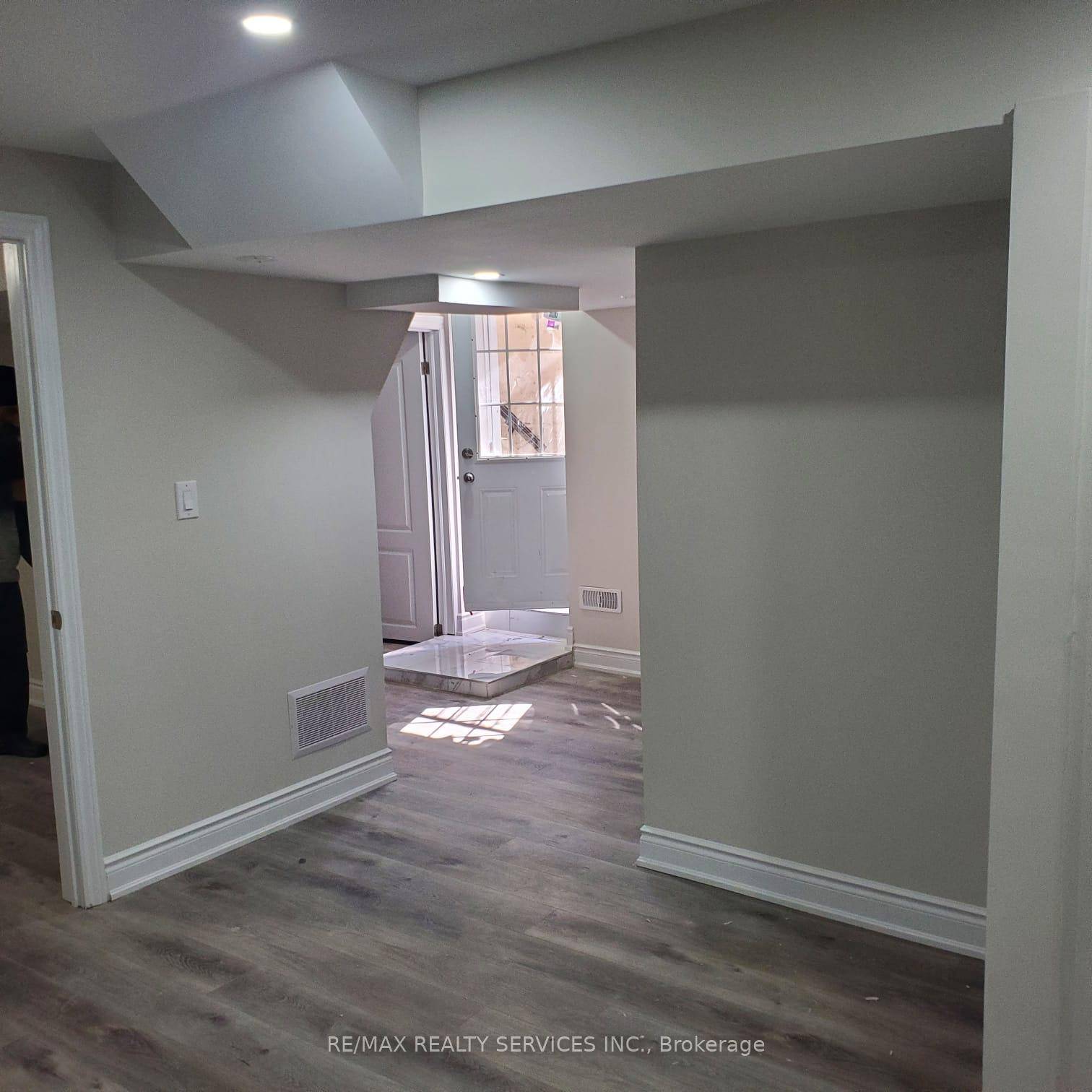 Spacious 2 Bedroom Legal Basement Apartment in Caledon East Located in the prestigious estate area of Caledon East, this bright and spacious legal basement offers the perfect blend of countryside ...