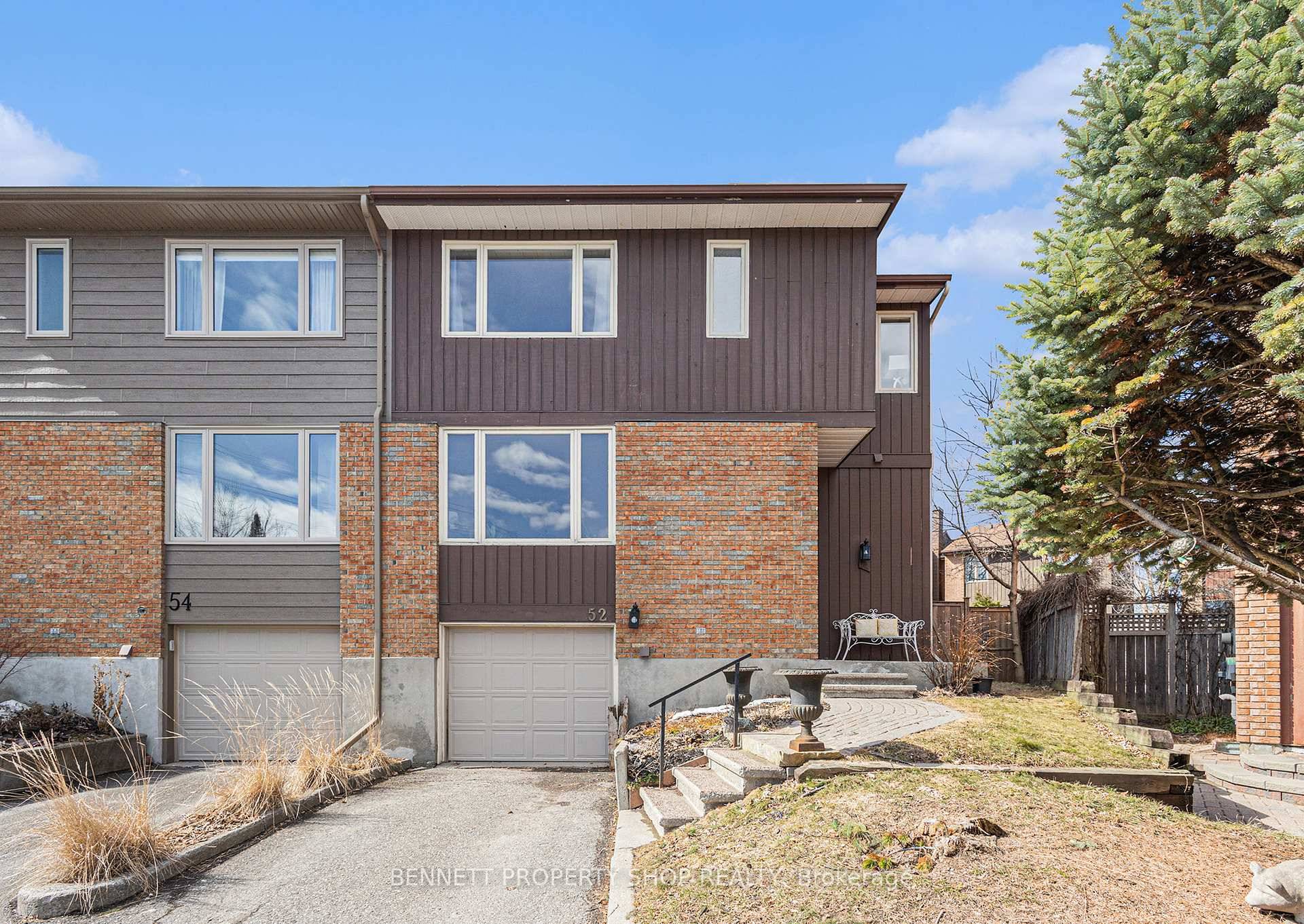 Nestled on a tranquil cul du sac amp ; located just minutes from the serene shores of Mooney's Bay, this wonderful semi detached home on an oversized lot is perfect ...