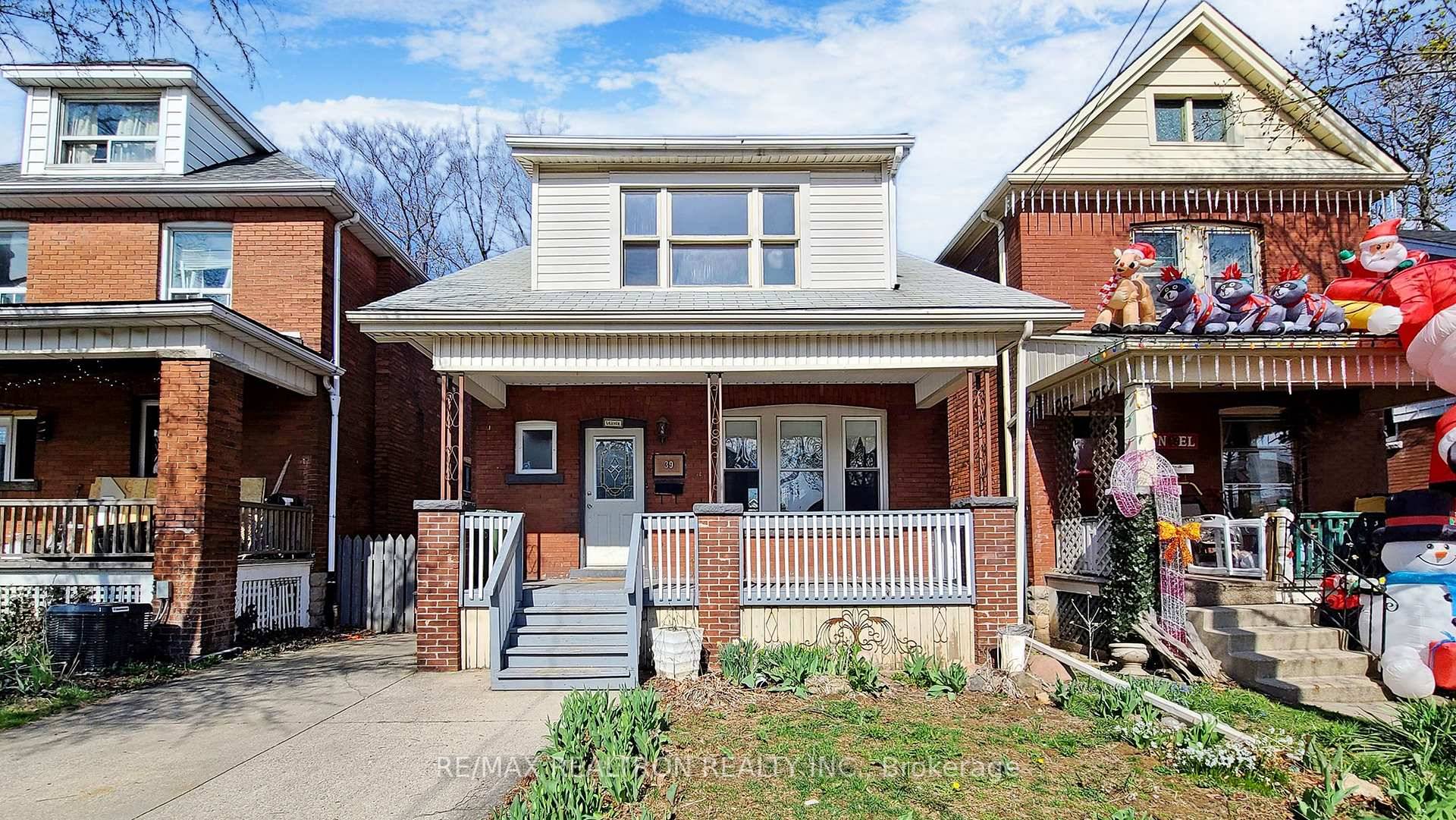 Welcome to this bright and inviting detached home in the heart of Hamilton, offering the perfect blend of comfort, style, and convenience.