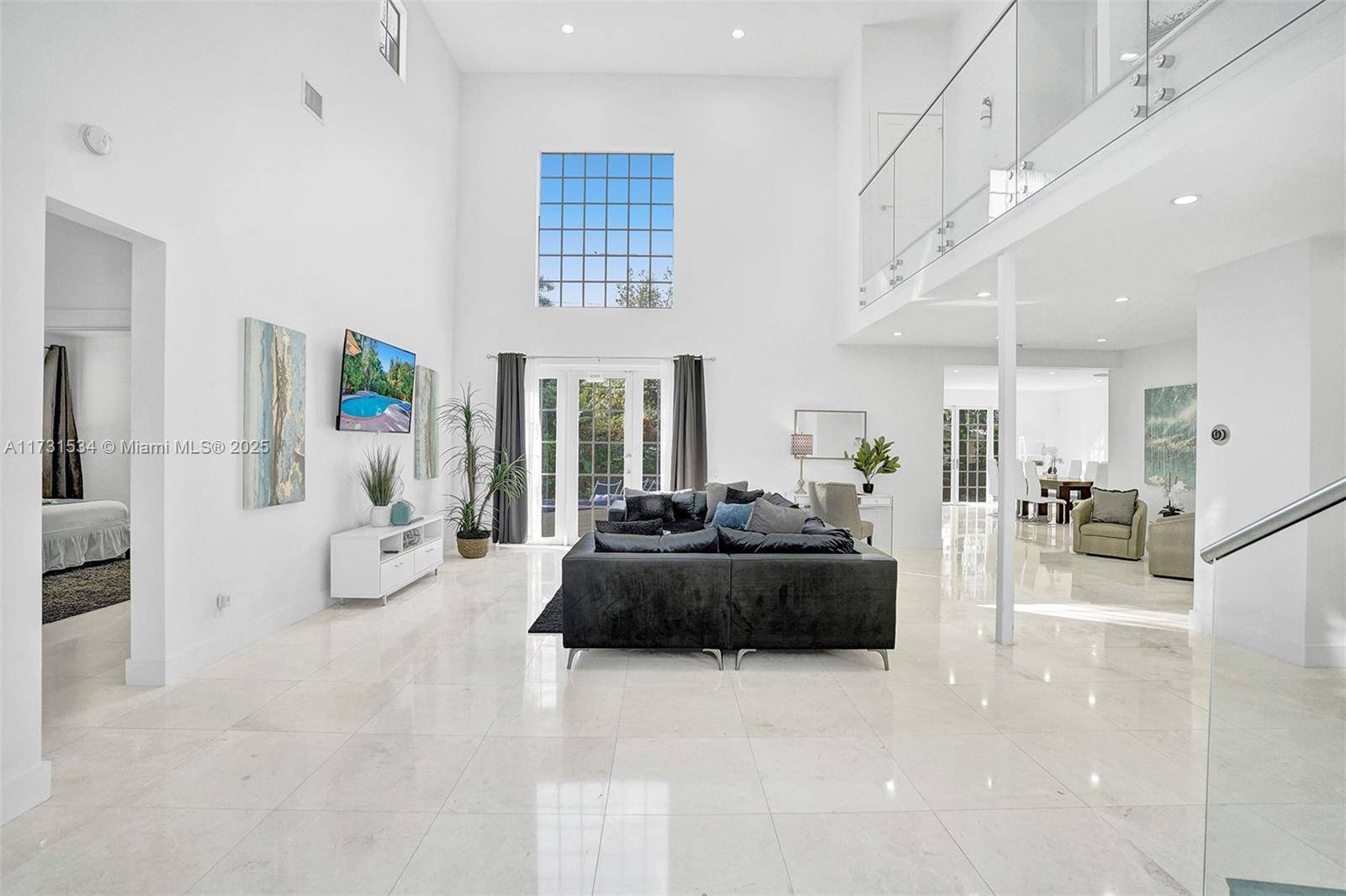 5 BED 4. 5 BATH FULLY RENOVATED FLOOR TO CEILING.