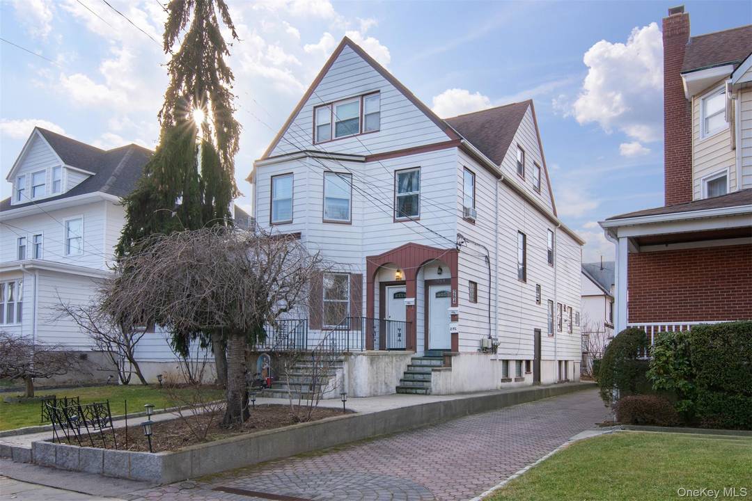Income Producing Triplex in Prime Fleetwood Location Well maintained and updated triplex ideally located in the heart of Fleetwood with immediate access to retail, dining, and public transportation.