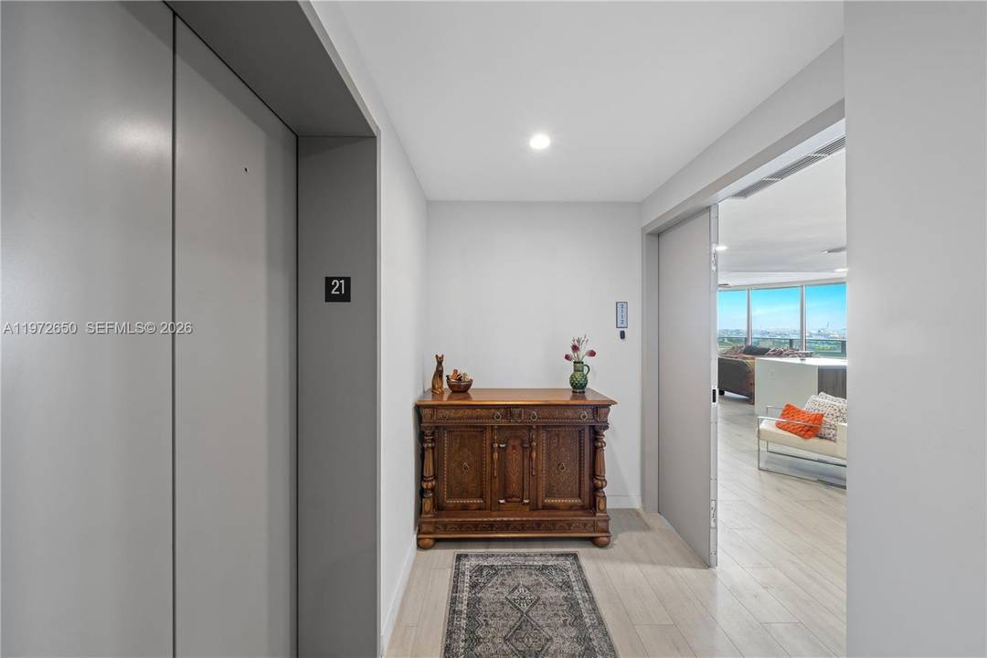 DIRECT BAYFRONT VIEWS FROM THE BEST LINE in ARIA ON THE BAY !