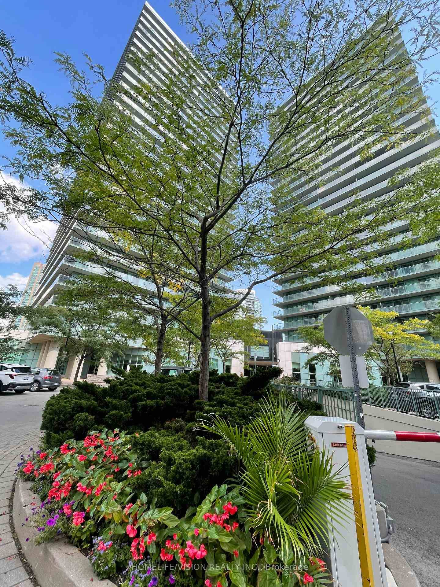 Welcome to this highly sought after residence in the vibrant Yonge amp ; Finch community.