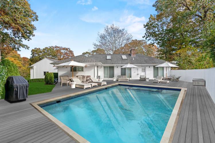 Updated Bridgehampton Home & Tennis!