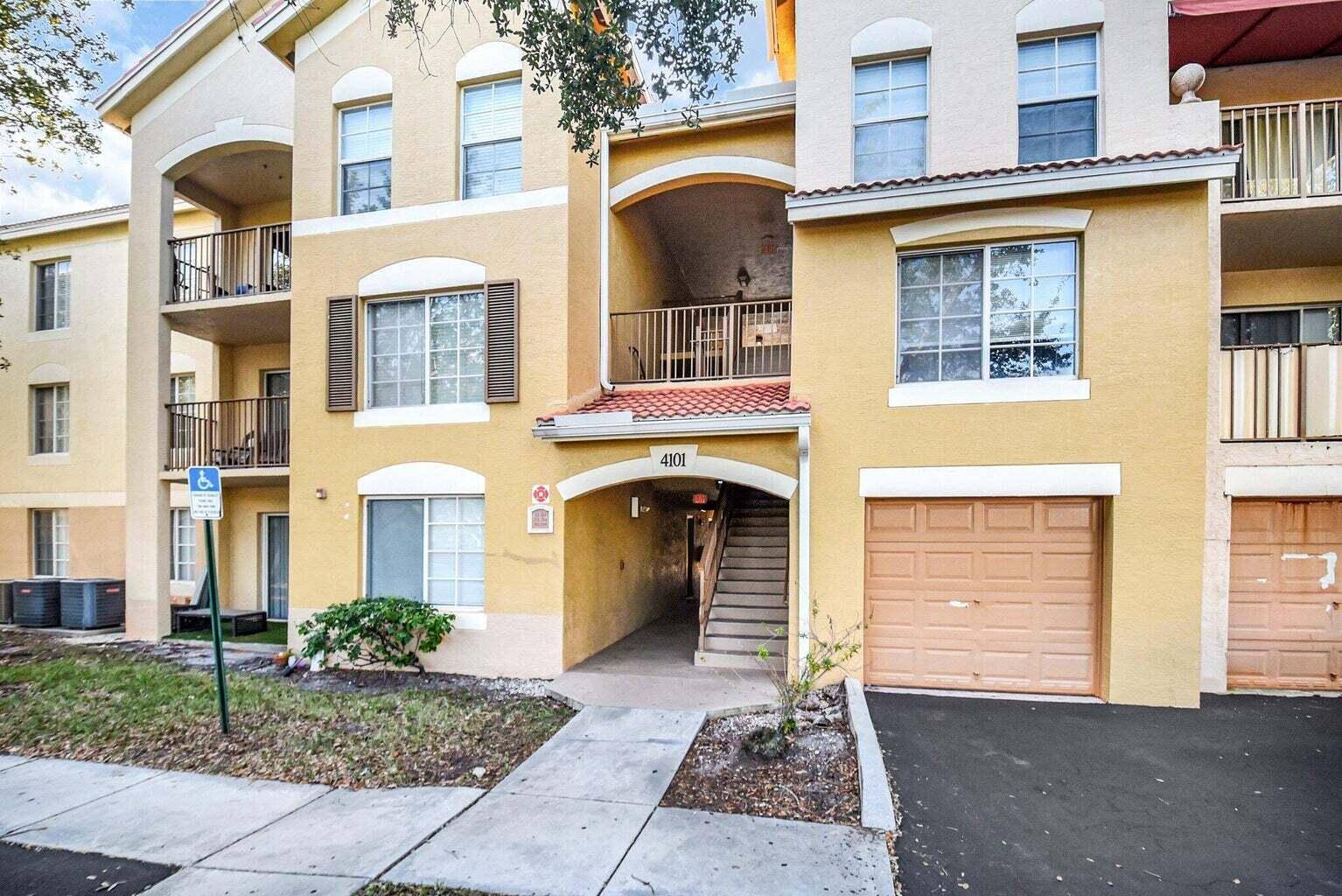 Opportunity knocks with this cozy 2 bedroom, 2 bathroom condo in the highly sought after Emerald Isles at Laguna Lakes.