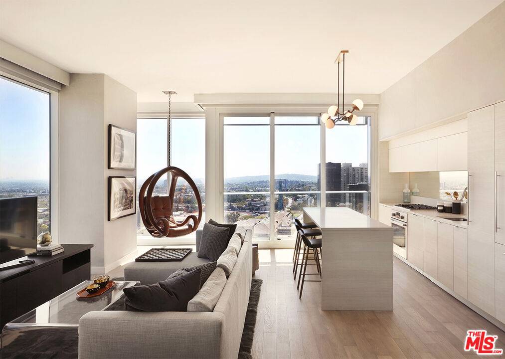 10000   Santa Monica Blvd 2BR Beverlywood La