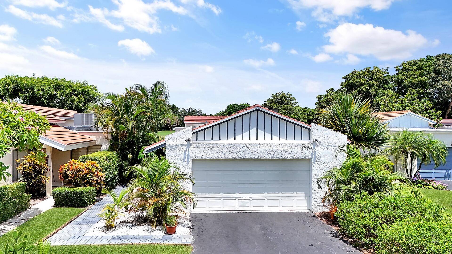 Welcome to your personal haven in a serene Florida location !