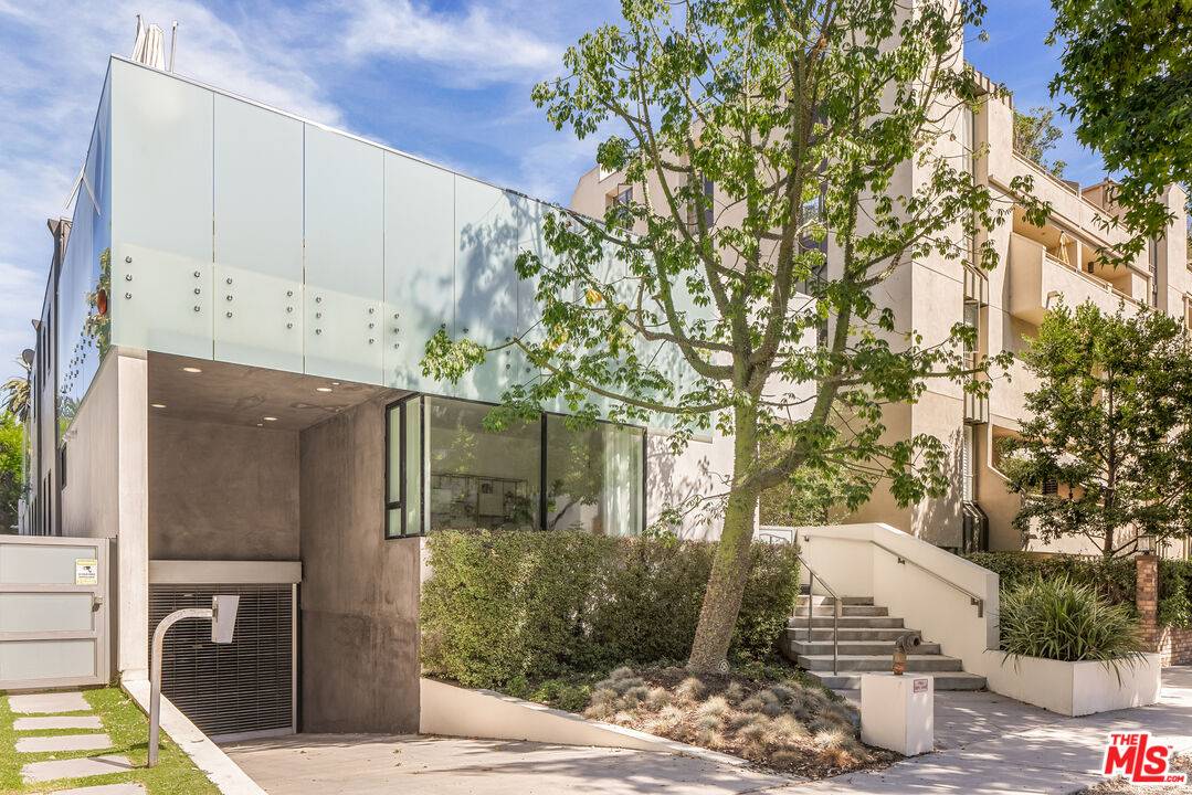 732   Huntley Dr 3BR Sunset Strip La