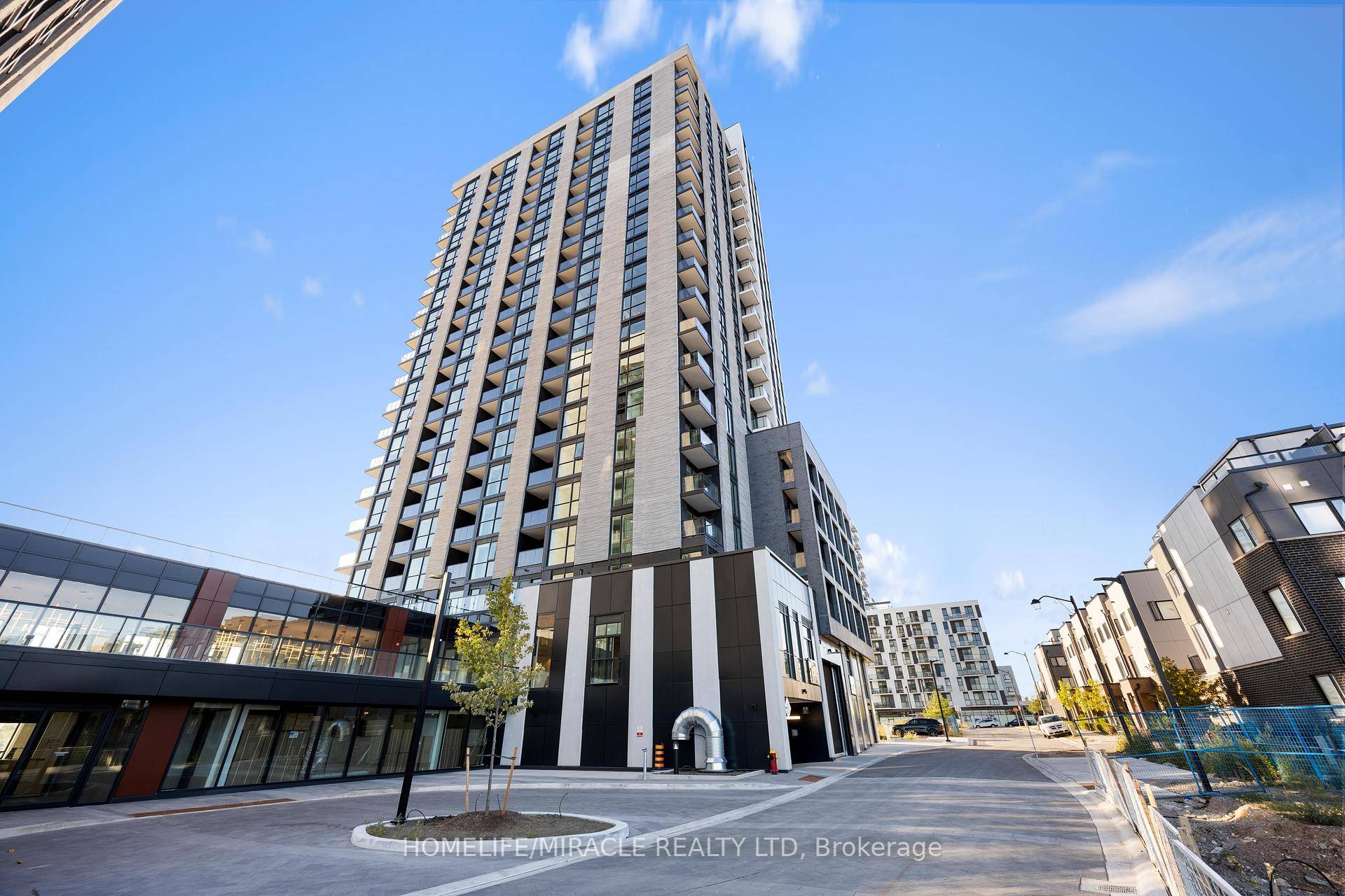 Awesome location to live in this brand new 2 Bed, 1 Bath, 1 parking condo with parking in Minto's Oakville Village at Dundas amp ; Trafalgar.