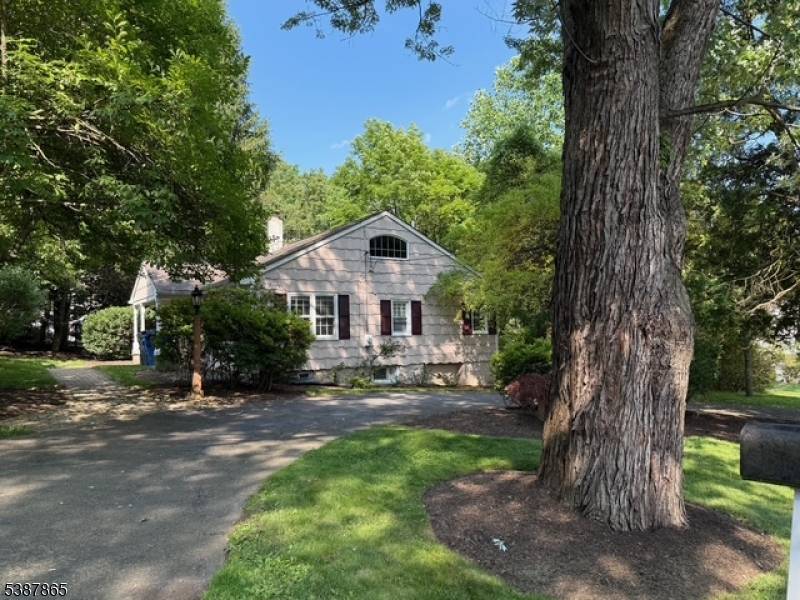 Back on the market ! Welcome to this charming 2 bedroom 1 bath cottage style home in desirable Morris Twp neighborhood.