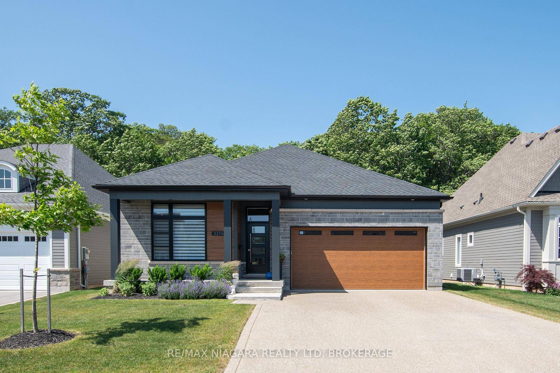 Experience the best of refined living ; a rare opportunity to embrace an elegant amp ; tranquil lifestyle in The Oaks at Six Mile Creek one of the Niagara Peninsula's ...