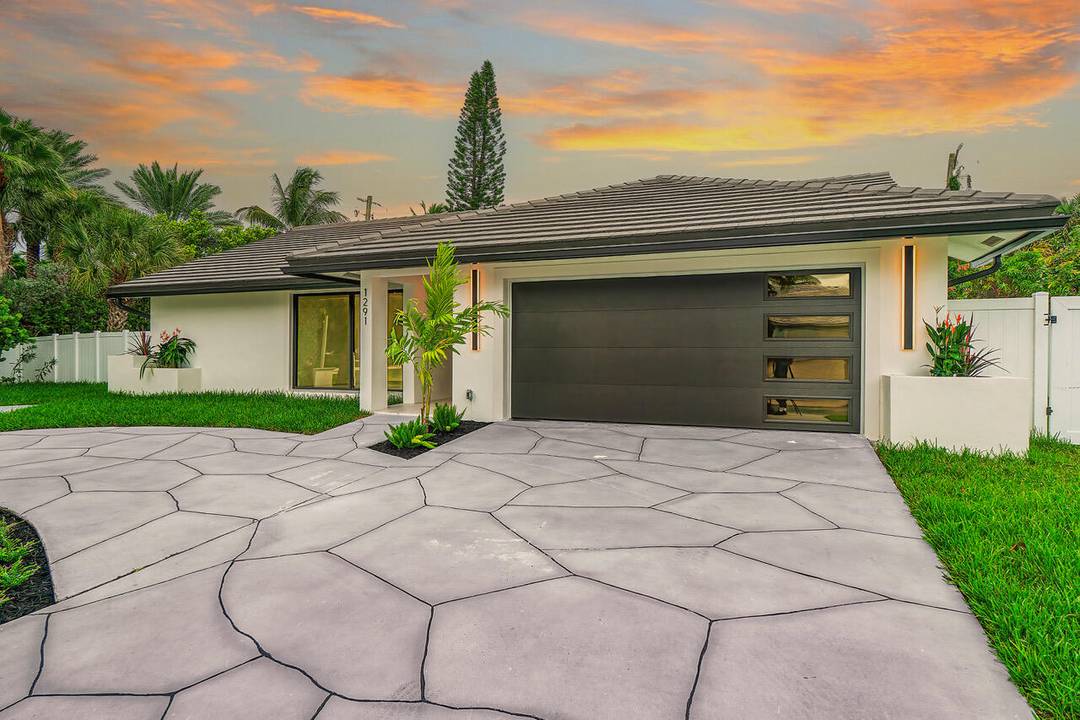 Coastal Luxury Reimagined 1291 Bimini Lane Just Steps from the Beach Located just across the street from the beach, 1291 Bimini Lane is a fully renovated coastal retreat on a ...