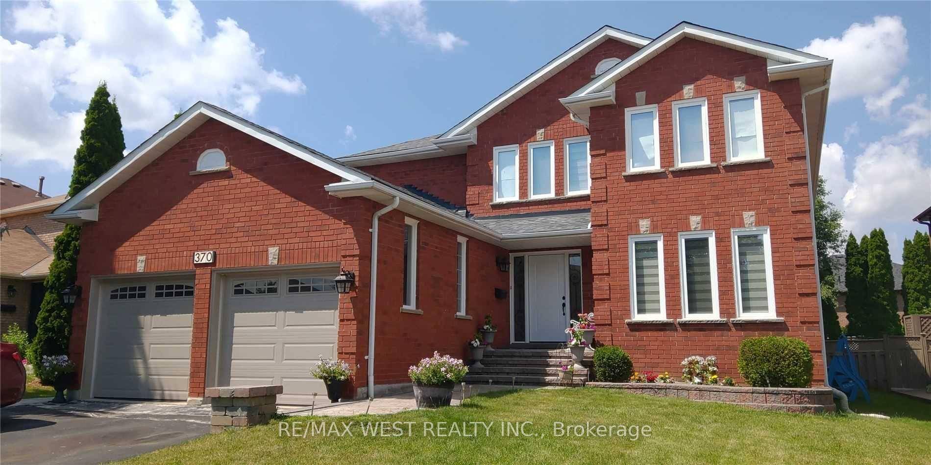 Fully upgraded 4 Bdrm Executive Home on Huge Pool Sized Lot.